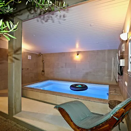 Manora Pool Gaestehaus By Interhome Sućuraj